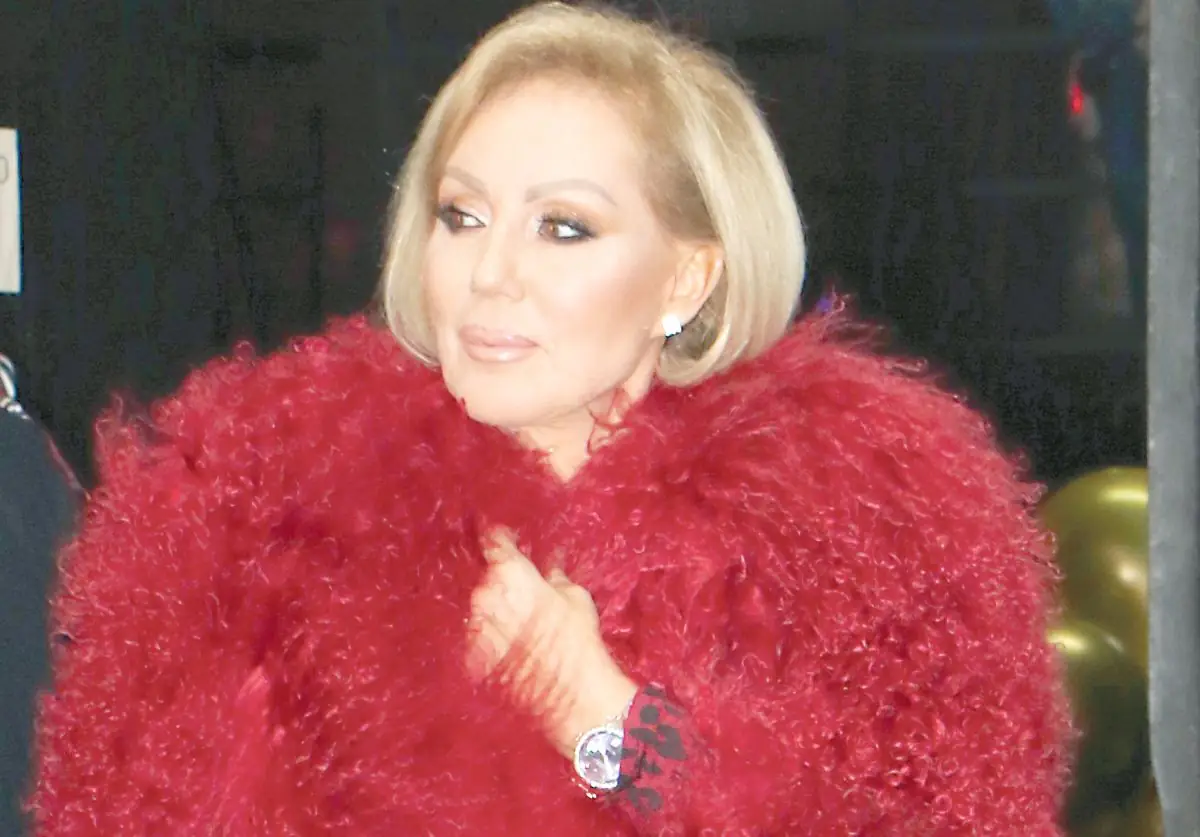 Lepa brena crvena bunda 1