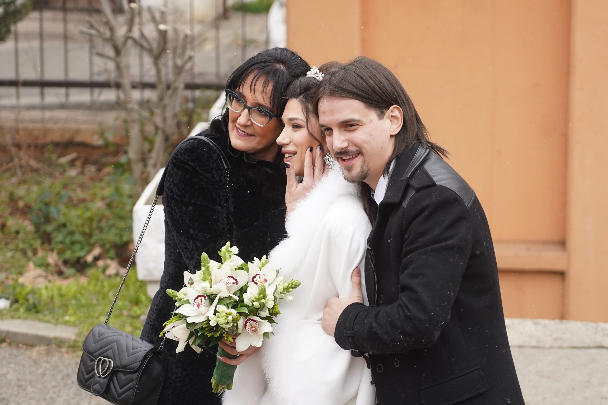 Ace Lukas' son, Lazar Vuksanovic and his chosen one Ana, got married in a church in Karaburma.Sin Ace Lukasa, Lazar Vuksanovic i njegova izabranica Ana, vencali su se u crkvi na Karaburmi.