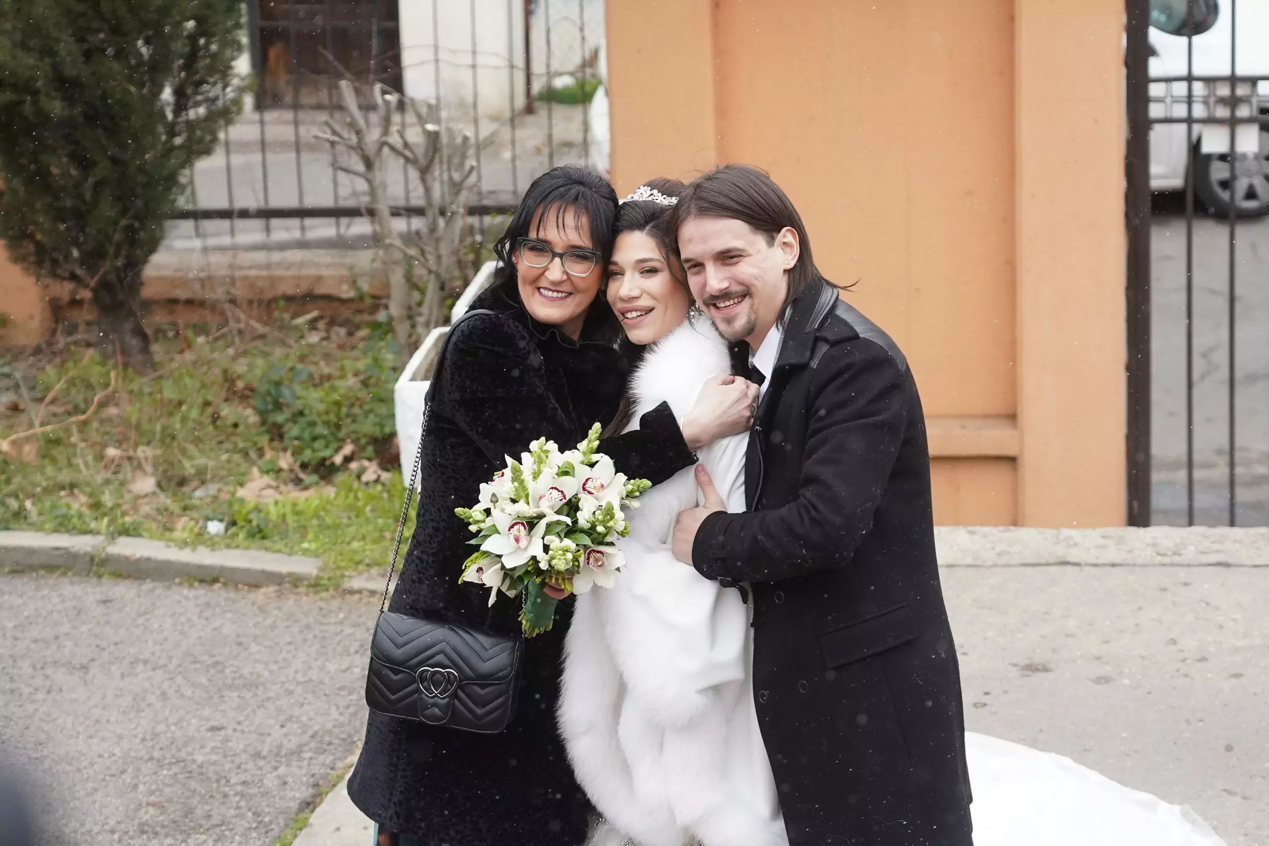 Ace Lukas' son, Lazar Vuksanovic and his chosen one Ana, got married in a church in Karaburma.Sin Ace Lukasa, Lazar Vuksanovic i njegova izabranica Ana, vencali su se u crkvi na Karaburmi.