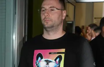 Zvezdan Slavnić odrekao se ćerke i majke