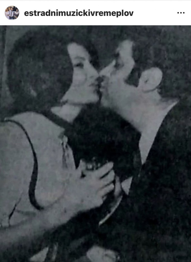 Poljubac Lepe Lukić i oženjenog kolege