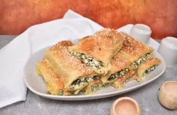 Pita zeljanica od dve vrste sira i spanaća