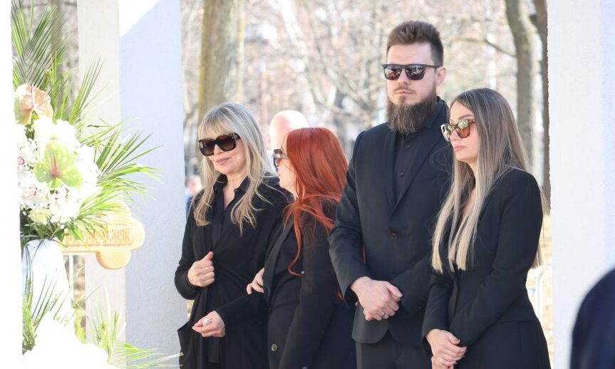 Zorica Brunclik na sahrani Saše Popovića svet portal svet