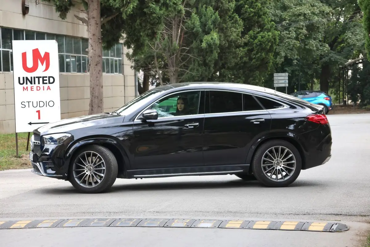 Aleksandra Mladenović u automobilu od 120 000 evra