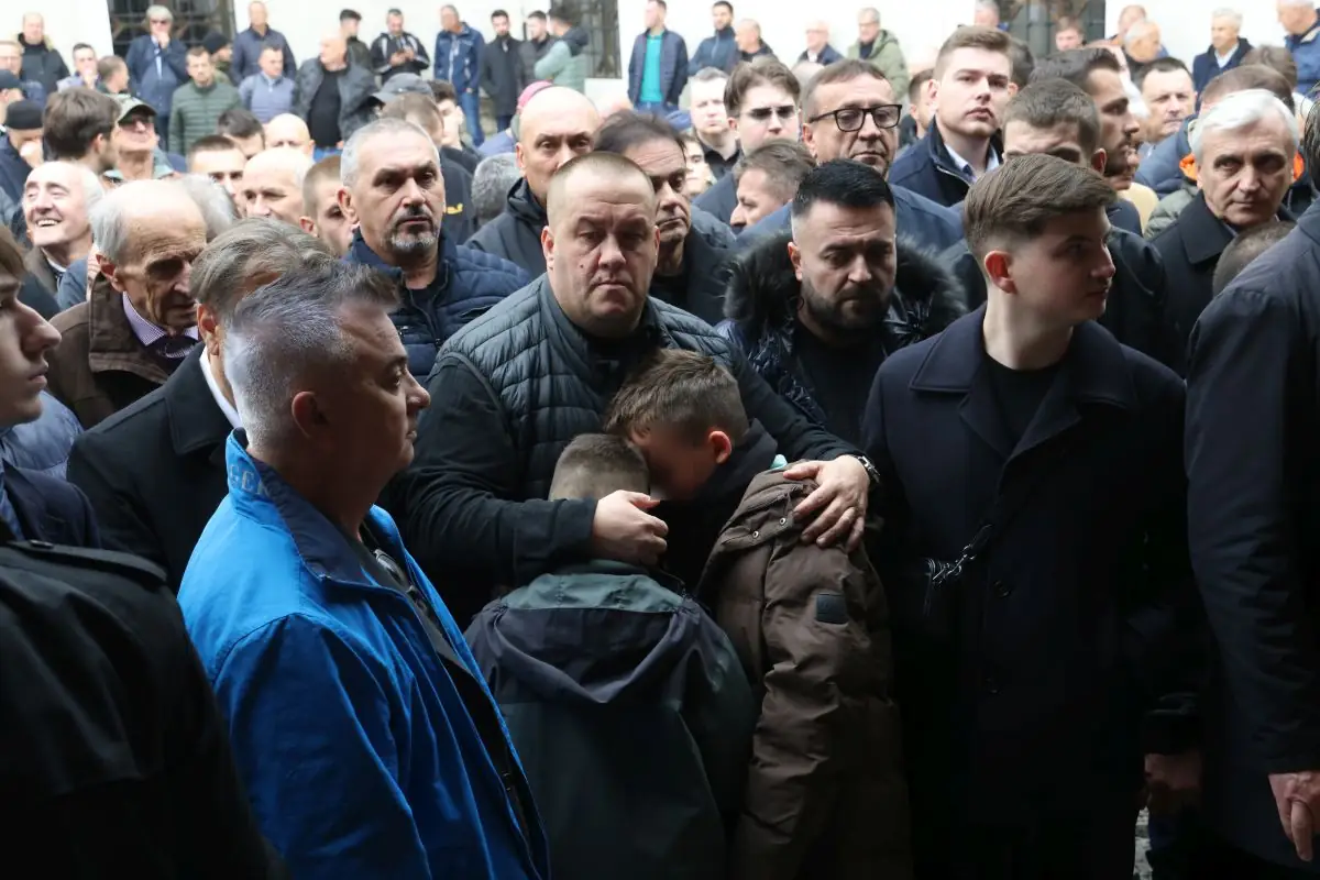 Najemotivniji trenutak sahrane Halida Bešlića