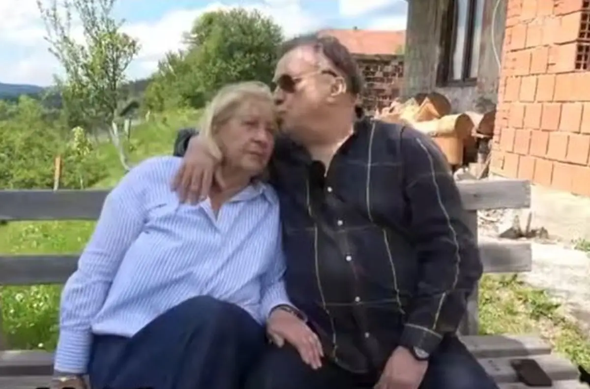 Halid Bešlić sa suprugom Sejdom u rodnom selu