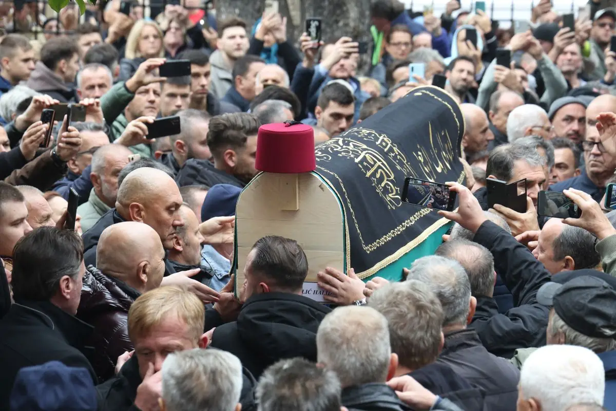 Najemotivniji trenutak sahrane Halida Bešlića